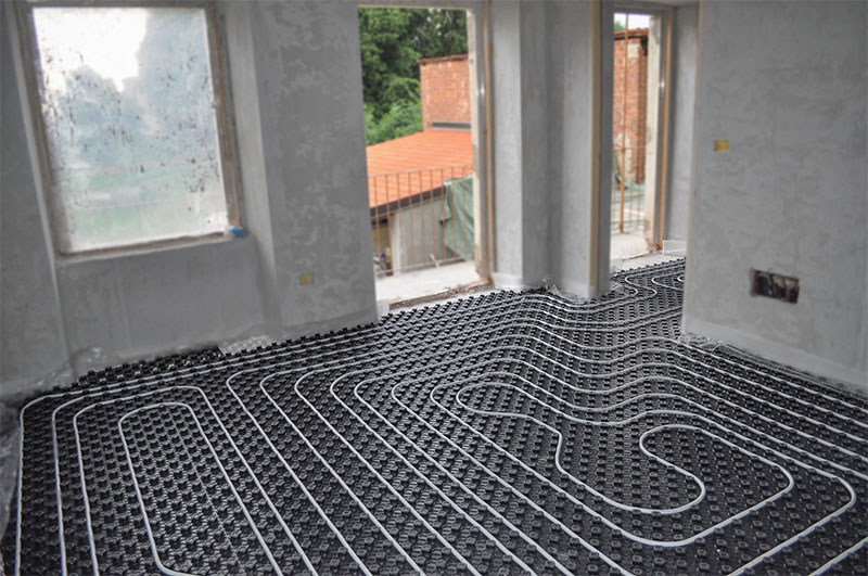 water underfloor heating installation